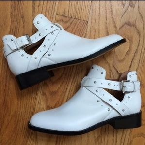 New with tag studded leather booties adjustable buckles women's 8M